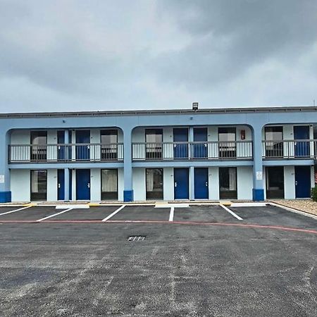 Surestay Studio By Best Western Victoria Exterior photo